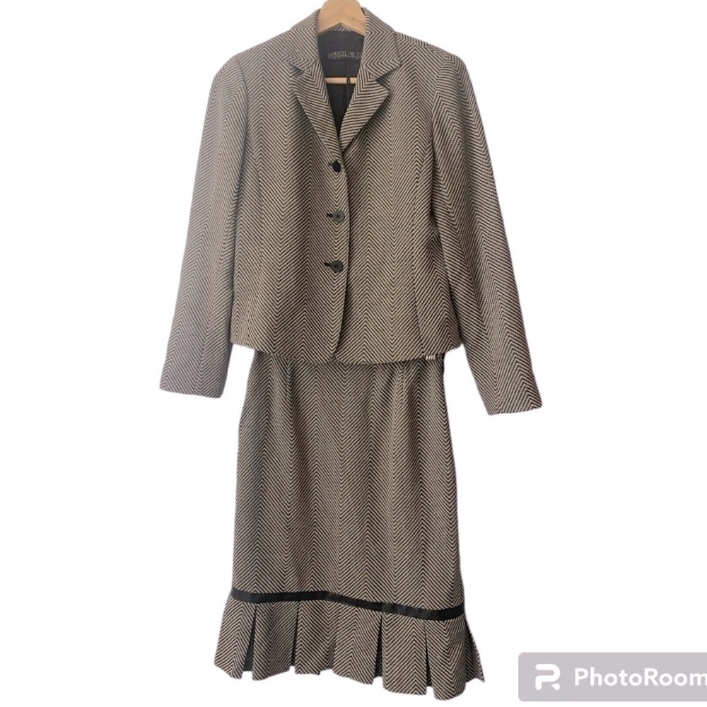 Lafayette 148 New York 2 pieces Skirt Suit set Size 2 Petite Gray Classic